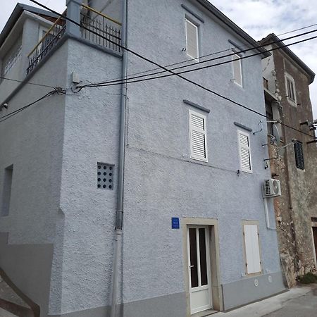 Apartmant Bionda Novi Vinodolski, Cozy And Nice Apartment For 4 People In The City Center エクステリア 写真