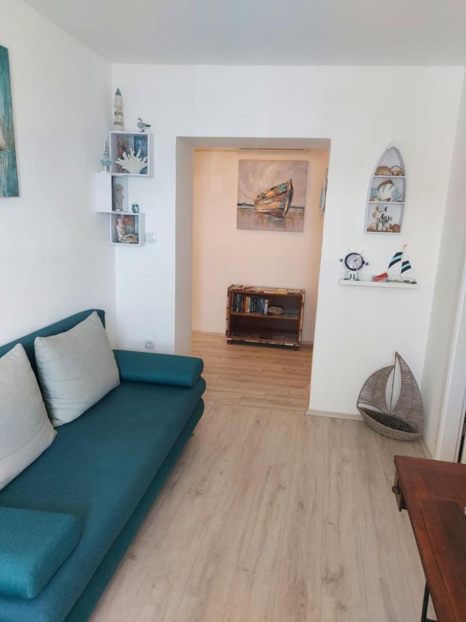 Apartmant Bionda Novi Vinodolski, Cozy And Nice Apartment For 4 People In The City Center エクステリア 写真