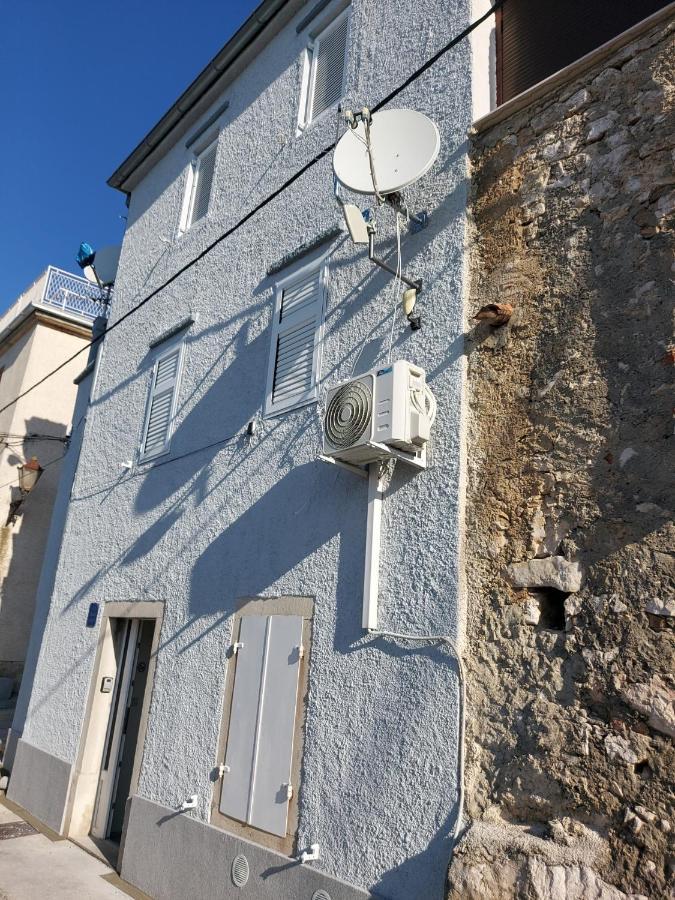 Apartmant Bionda Novi Vinodolski, Cozy And Nice Apartment For 4 People In The City Center エクステリア 写真