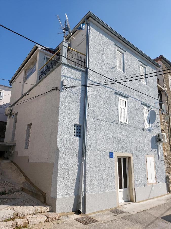 Apartmant Bionda Novi Vinodolski, Cozy And Nice Apartment For 4 People In The City Center エクステリア 写真